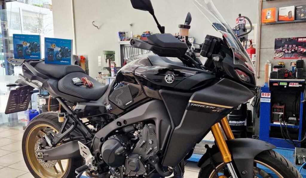 pandora moto evo yamaha tracer 900